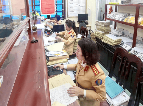 Ho Chi Minh City Pilots Used Car Ownership Transfer via VNeID, photo 3