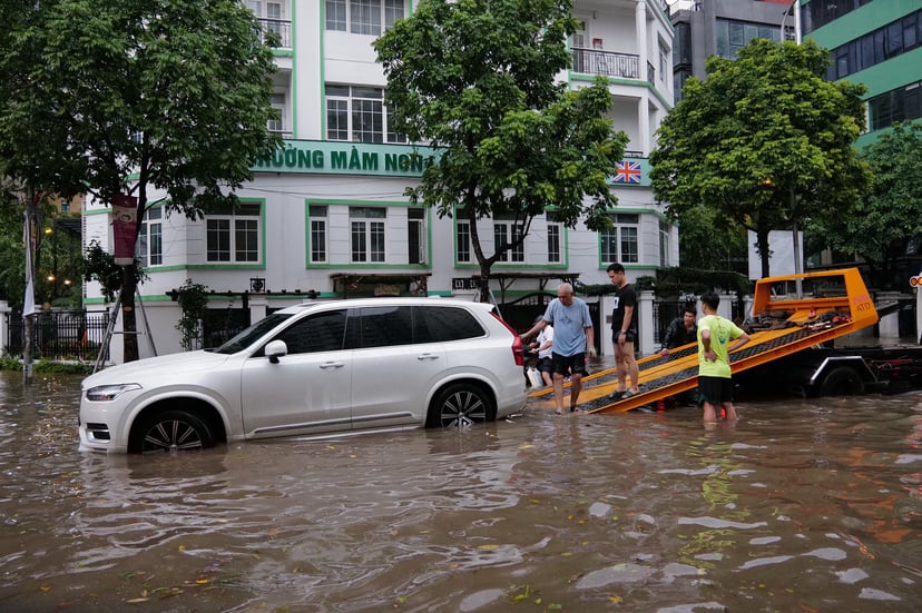 Cars Flooded by Typhoon Bualoi: Comprehensive Guide to Insurance Types, FAQs, and Flood Protection, photo 1